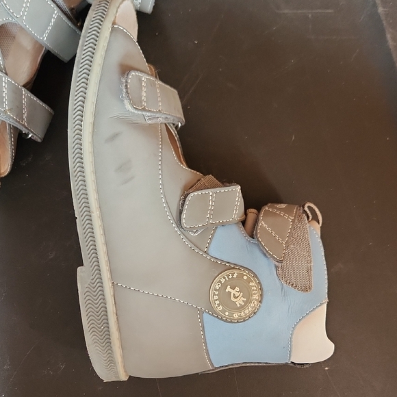 Kids Gray and Blue Sandals - Picture 2 of 6